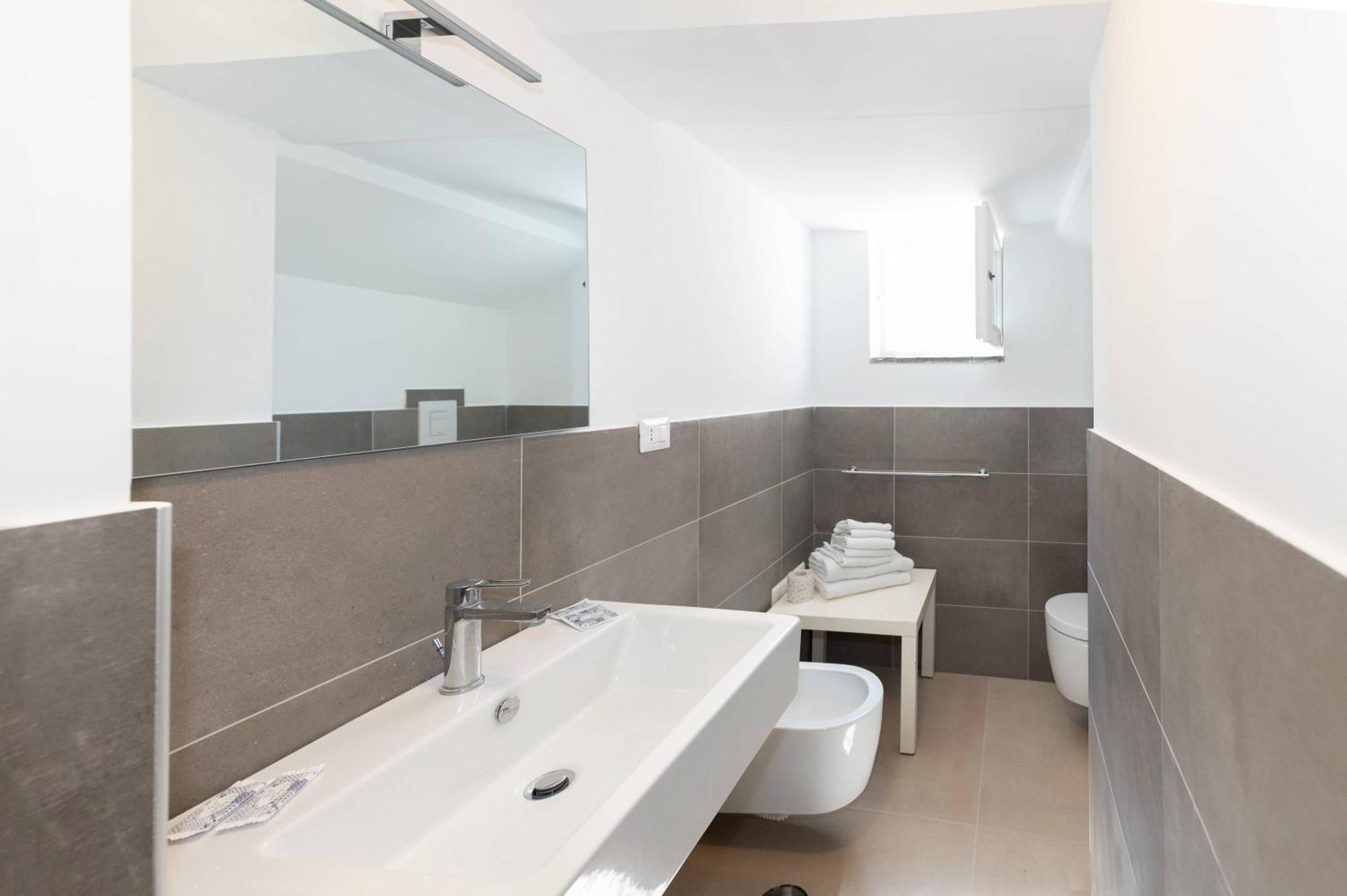 Gioia 13 & Apartahotel Procida